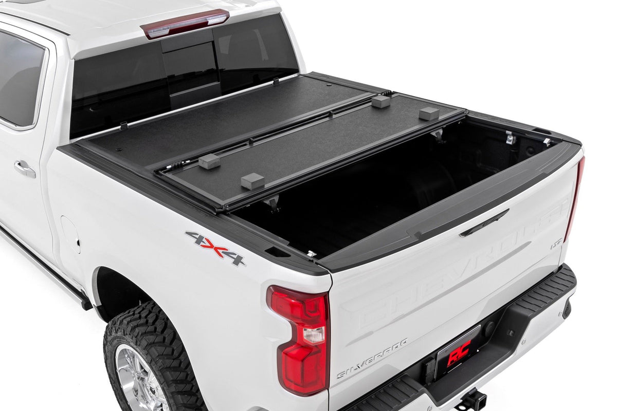 Hard Low Profile Bed Cover | 6'7" Bed | Chevy/GMC Sierra 1500 (19-26)/Silverado 1500 (19-26)