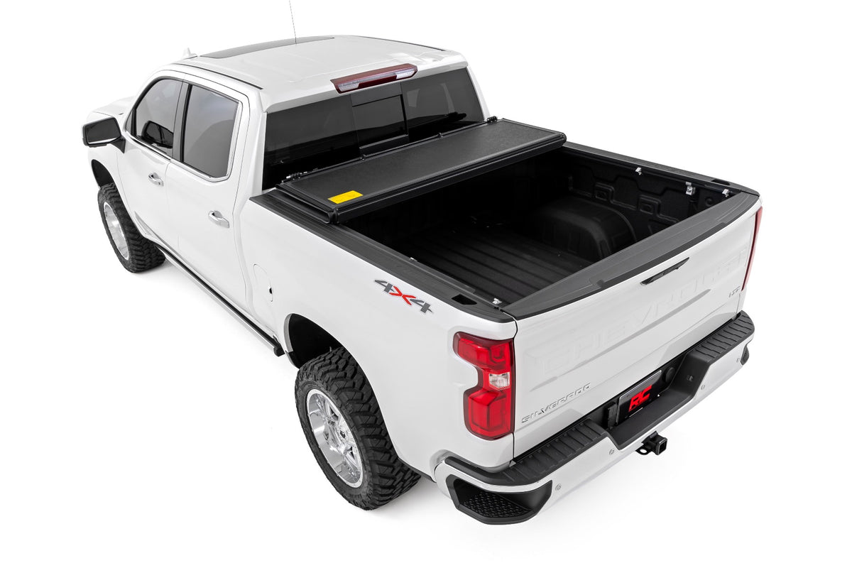 Hard Low Profile Bed Cover | 5'10" Bed | Chevy/GMC Sierra 1500 (19-26)/Silverado 1500 (19-26)