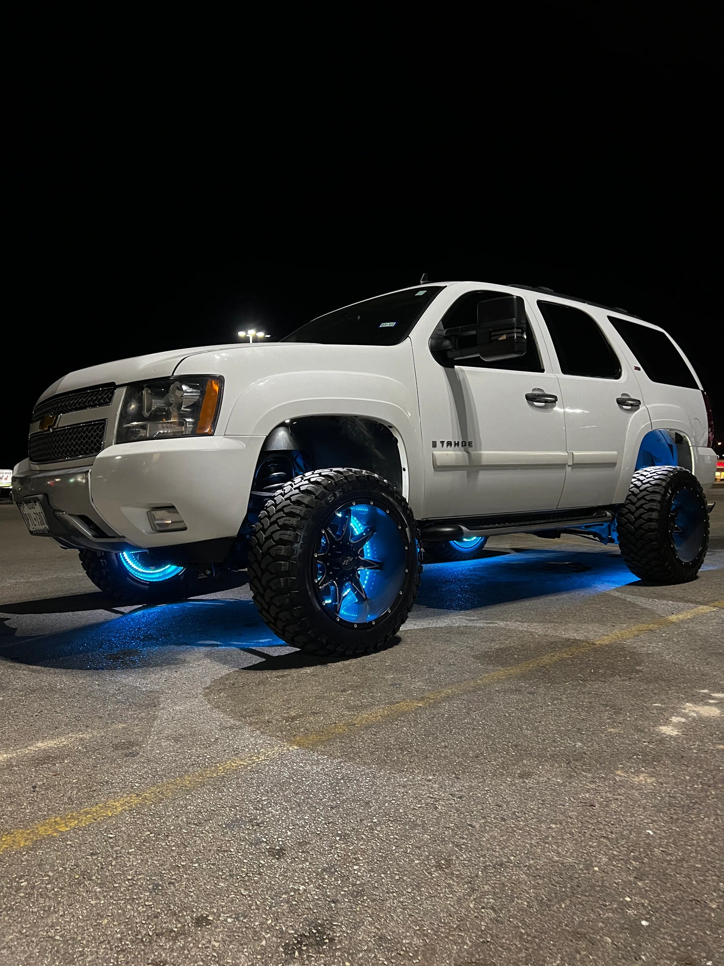 Rough Country 5 Inch Lift Kit w/ Lifted Struts Chevy/GMC SUV 1500 2WD/4WD (2007-2014)