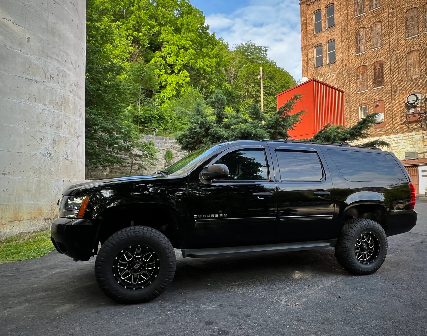 Rough Country 5 Inch Lift Kit w/ Lifted Struts Chevy/GMC SUV 1500 2WD/4WD (2007-2014)