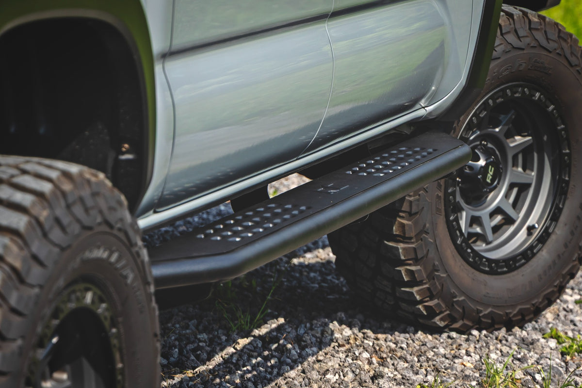 OV2 Running Boards | Side Step Bars | Crew Cab | Toyota Tacoma 2WD/4WD (16-23)