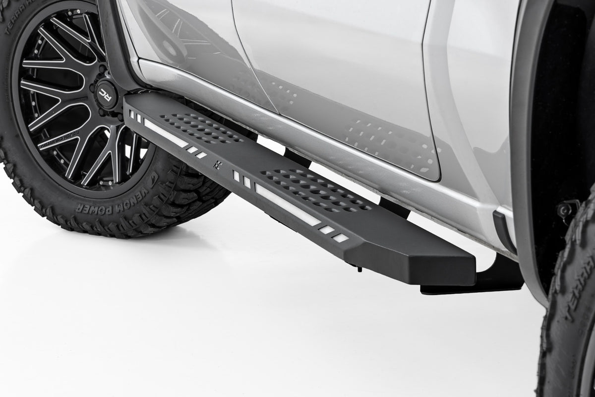 AC2 Running Boards | Amber/White | Crew Cab | Chevy/GMC 1500/2500HD/3500HD (19-26)