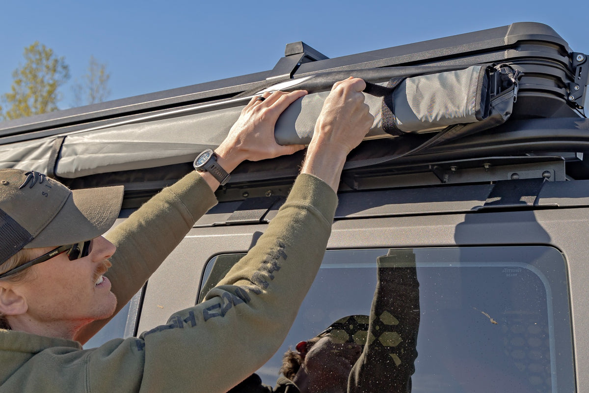 Retractable Roof Rack Awning | 6'6" x 9'8" (Fits Trucks & SUVs)